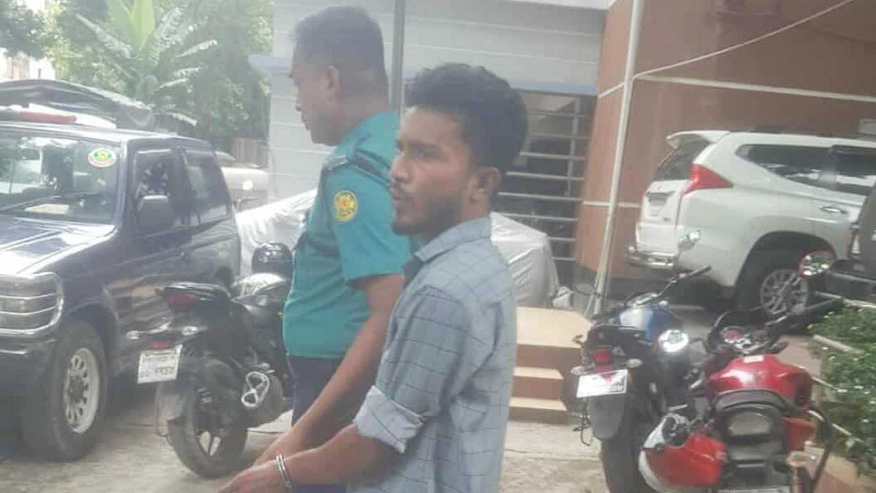 ধানমন্ডি ৩২ থেকে আটক রিকশাচালক আজিজুর রহমান জামিনে মুক্ত