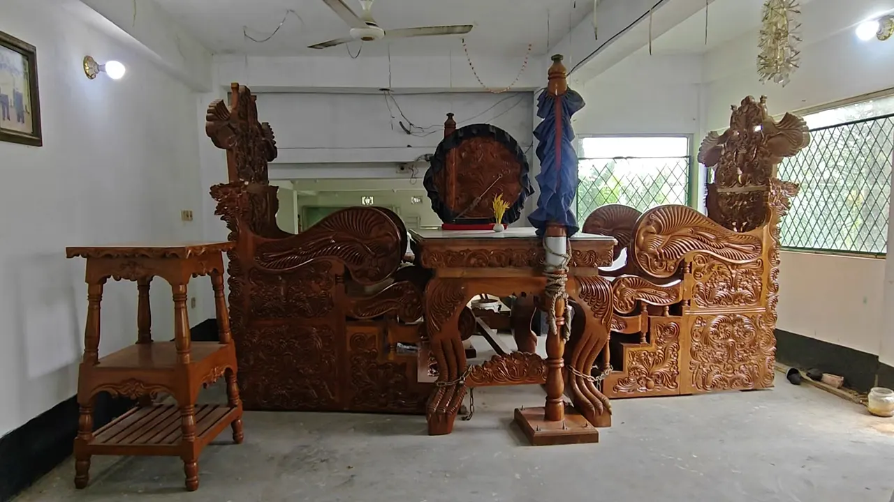 তারেক রহমানের জন্য কৃষক মোতালেবের রাজকীয় চেয়ার