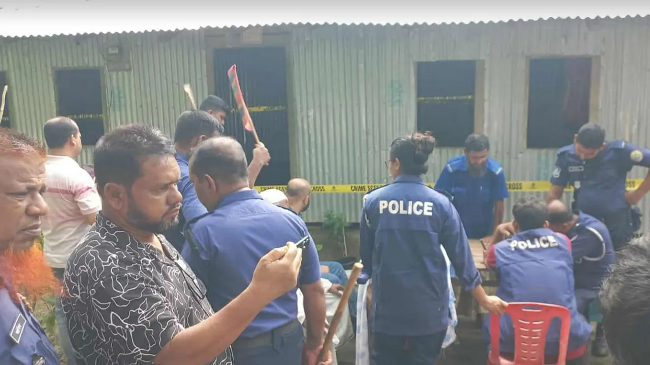 নিজ ঘর থেকে স্বামী-স্ত্রীর মরদেহ উদ্ধার