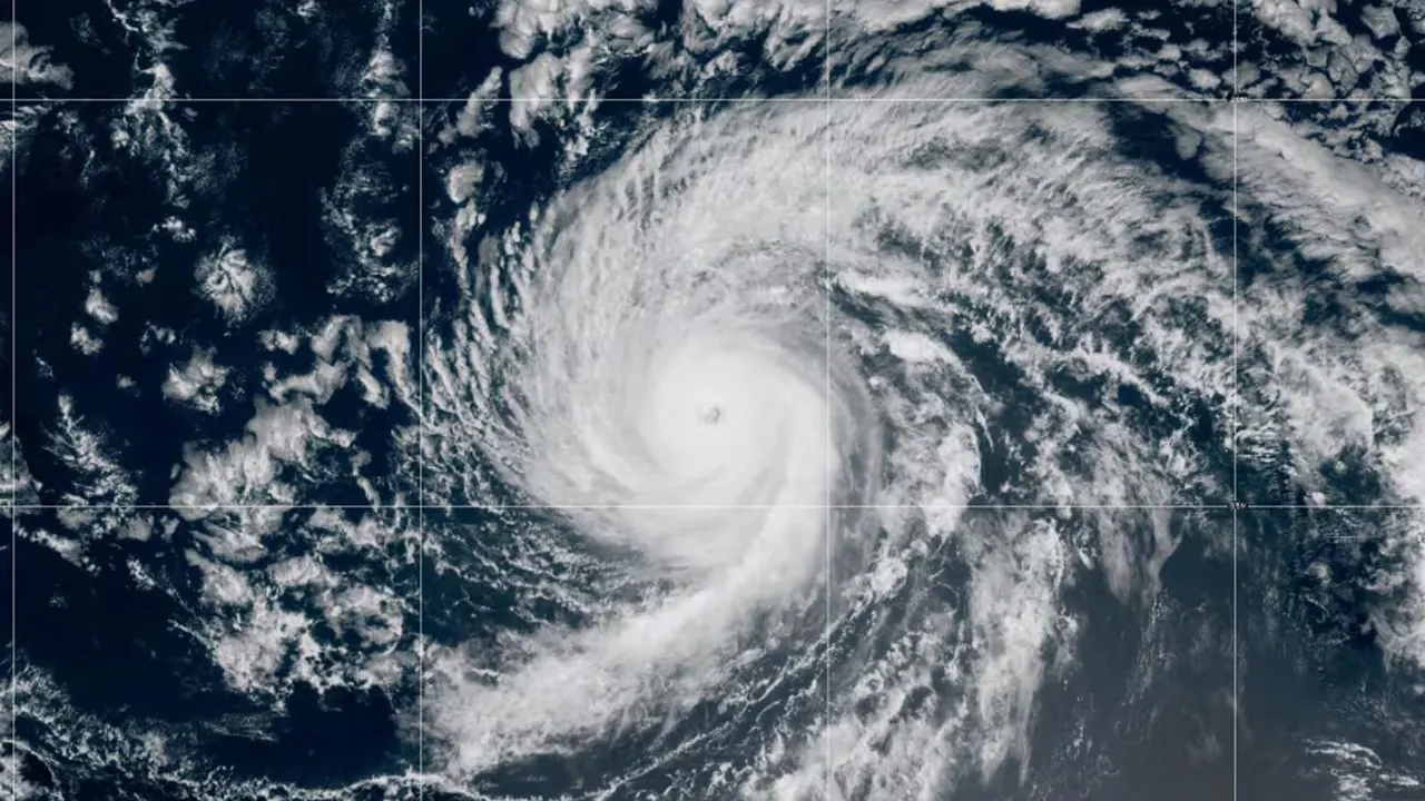 ধেয়ে আসছে শক্তিশালী ঝড় কিকো, আঘাত হানবে যেখানে