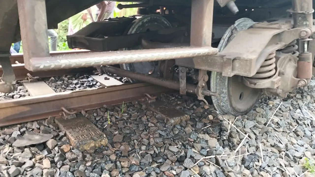 ঢাকার সঙ্গে উত্তরবঙ্গের রেল যোগাযোগ বন্ধ