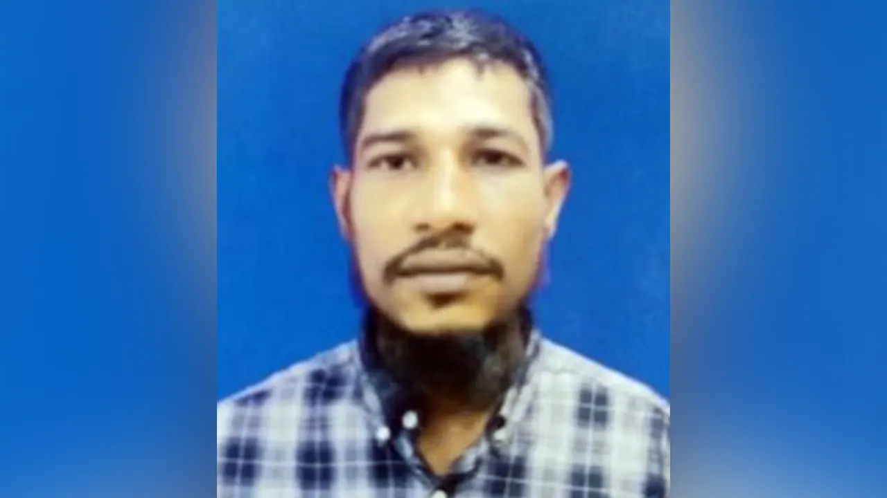 প্রকাশ্যে রাস্তায় নিজের গায়ে পেট্রল ঢেলে আগুন, রিকশাচালকের মৃত্যু