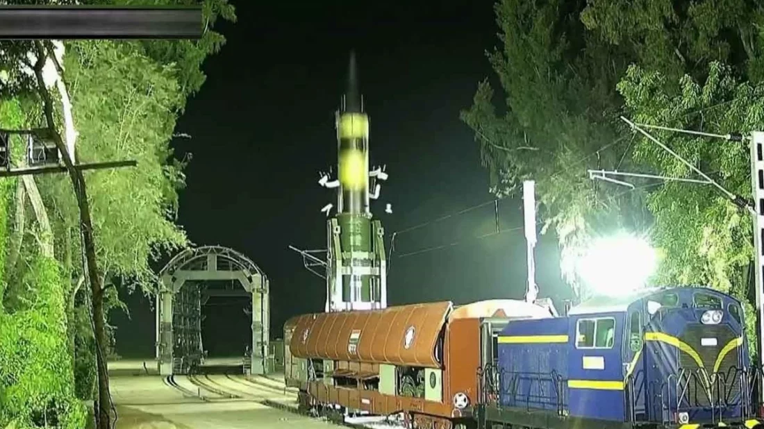 ট্রেন থেকে পারমাণবিক অস্ত্র বহনে সক্ষম ক্ষেপণাস্ত্র ছুড়ল ভারত