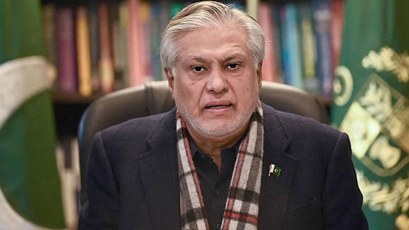 ১৩ বছর পর ঢাকায় পাকিস্তানের পররাষ্ট্রমন্ত্রী ইসহাক দার