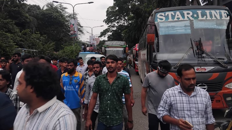 রাজধানীতে যানজটের যন্ত্রণা, রাজনৈতিক কর্মসূচিতে স্থবির সড়কব্যবস্থা