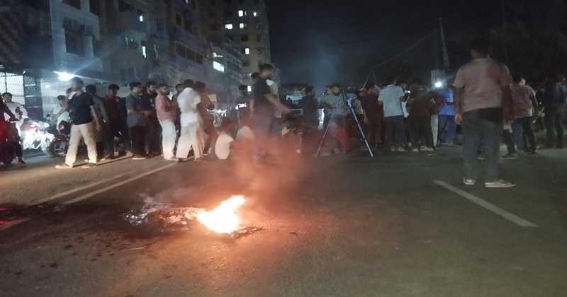 জুলাই নিয়ে পুলিশ সদস্যের ‘আপত্তিকর’ পোস্ট, প্রতিবাদে সড়ক অবরোধ