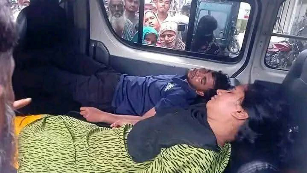 হঠাৎ ব্যাংকের ভেতরে সবাই অজ্ঞান, টাকা লুটের আশঙ্কা