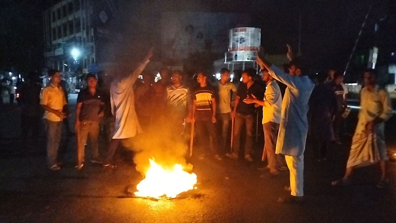নুরের ওপর হামলার প্রতিবাদে কুষ্টিয়ায় গণঅধিকার পরিষদের বিক্ষোভ
