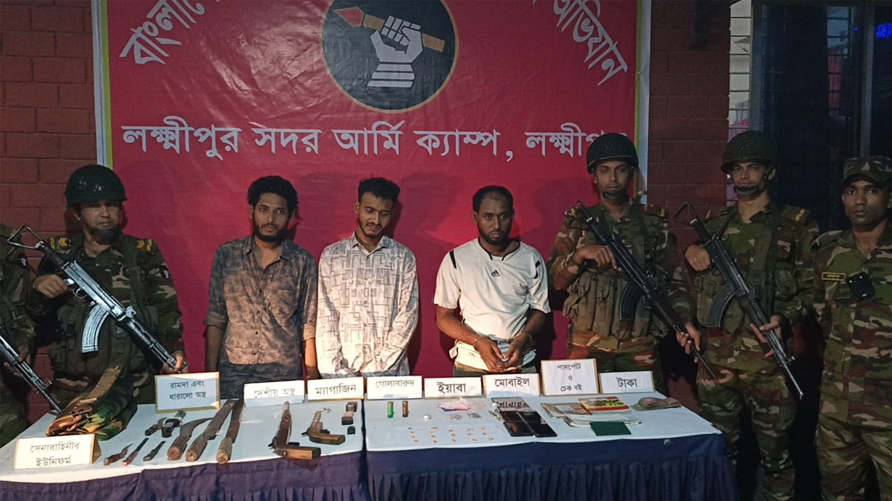 লক্ষ্মীপুরে অস্ত্র-ইয়াবাসহ তিন যুবক আটক