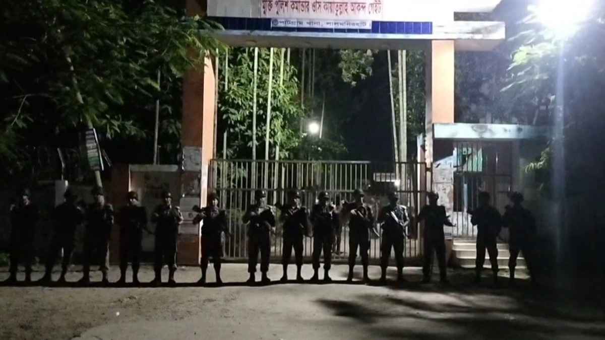 চাঁদাবাজির অভিযোগে ২ বিএনপি কর্মীকে কারাদণ্ড, প্রতিবাদে থানা ভাঙচুর