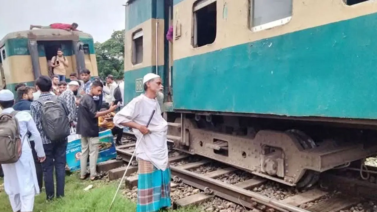 ঢাকাগামী যমুনা এক্সপ্রেস বিমানবন্দর স্টেশনের কাছে লাইনচ্যুত