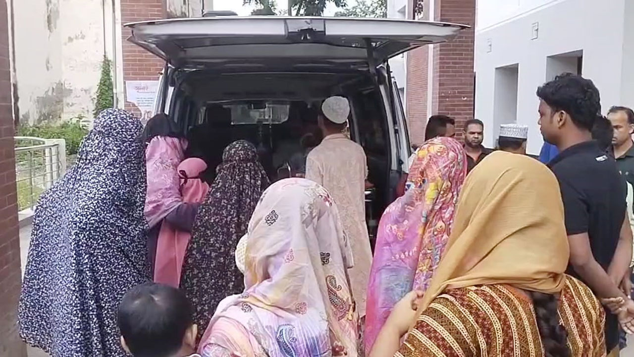 ফজরের নামাজ পড়াতে যাওয়ার পথে প্রাণ গেল ইমামের