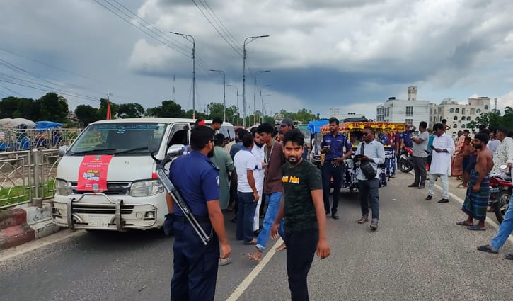ঠাকুরগাঁওয়ে এনসিপির গাড়িবহরে হামলা