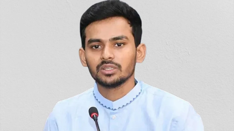 হাঁসের মাংস খেতে নীলা মার্কেটে যান আসিফ