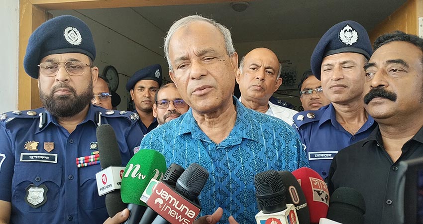 ডাকসু নির্বাচন শান্তিপূর্ণ হওয়ায় উপদেষ্টা পরিষদের ধন্যবাদ পেলেন স্বরাষ্ট্র উপদেষ্টা