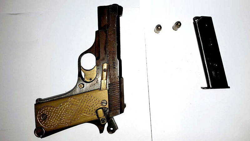 নিরাপত্তা প্রহরীর কক্ষ থেকে বিদেশি পিস্তল ও গুলি উদ্ধার