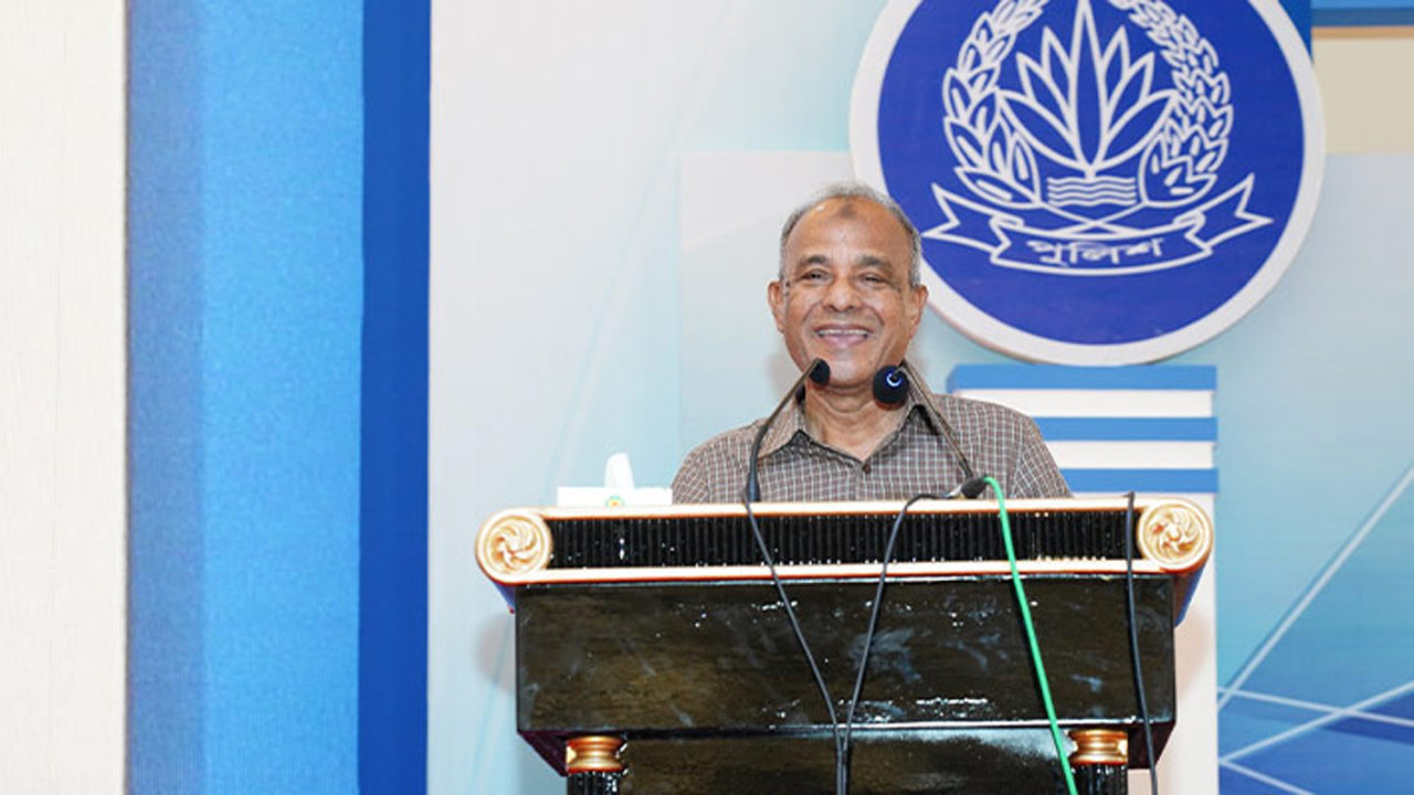 রাজনৈতিক দল থেকে প্রশাসনকে দূরে থাকার আহ্বান স্বরাষ্ট্র উপদেষ্টার