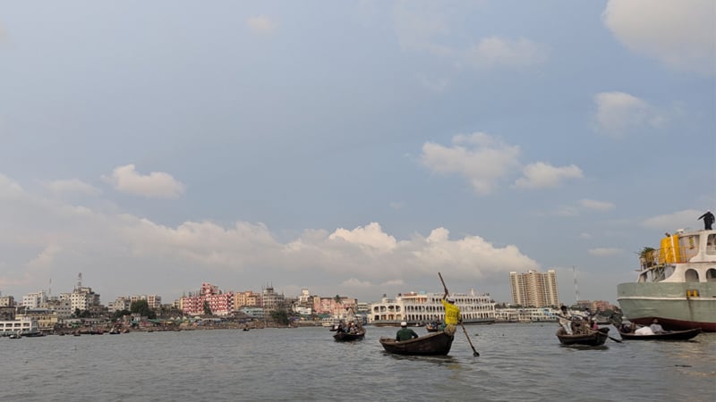 বুড়িগঙ্গায় ভেসে উঠল নারী-শিশুসহ চারজনের মরদেহ