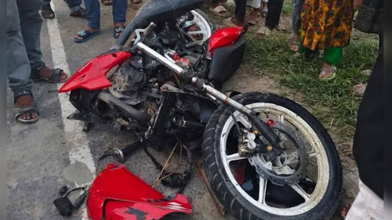 ‘মোটরসাইকেল রেস’ করতে গিয়ে প্রাণ গেল দুই বন্ধু
