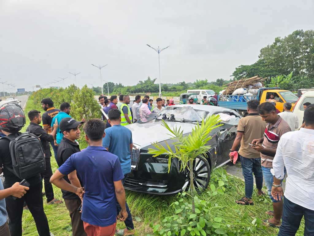 রূপগঞ্জে রোলস রয়েস দুর্ঘটনায় মাসকো গ্রুপ মালিকপুত্র আহত, হাসপাতালে ভর্তি