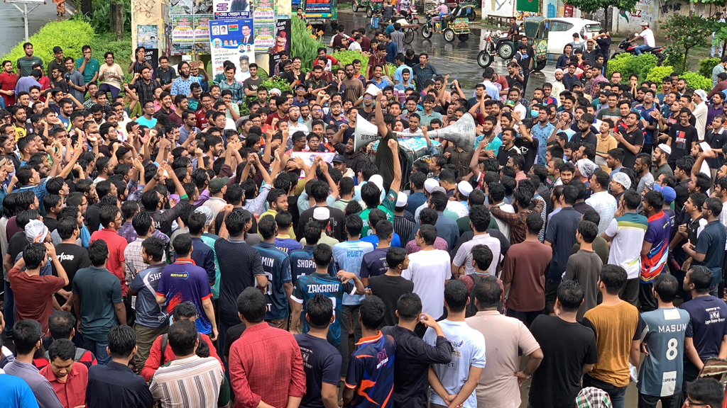 রুয়েটে তিন দফা দাবিতে শিক্ষার্থীদের আন্দোলন