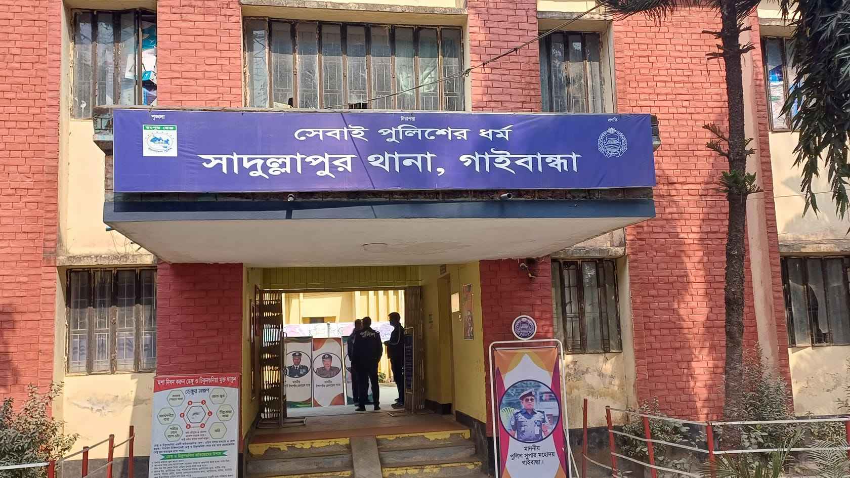 স্বামীর অবহেলায় বিষপান করে গৃহবধূর আত্মহত্যা