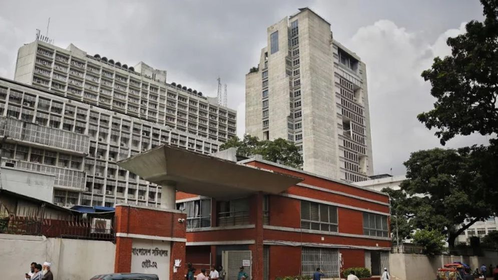 সচিবালয়ের কর্মচারীরা দুপুরে বৈঠকে বসছেন