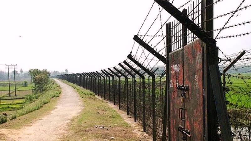 ভারত থেকে অবৈধভাবে বাংলাদেশে প্রবেশের দায়ে আটক ২