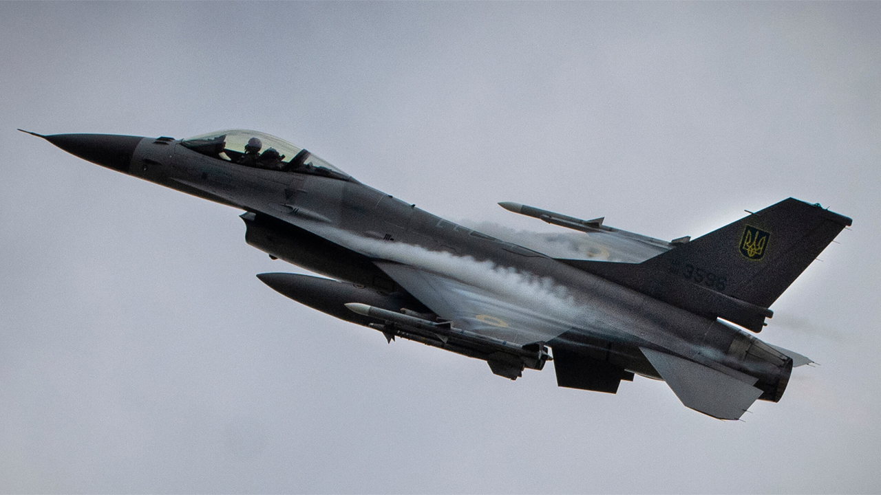 রুশ হামলায় ইউক্রেনের এফ-১৬ যুদ্ধবিমান বিধ্বস্ত, পাইলট নিহত