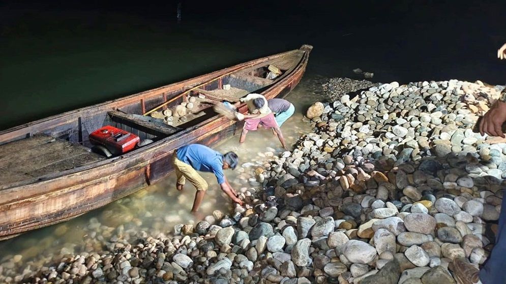 সিলেটে পাথর লুটের ঘটনায় ৫ জন গ্রেপ্তার