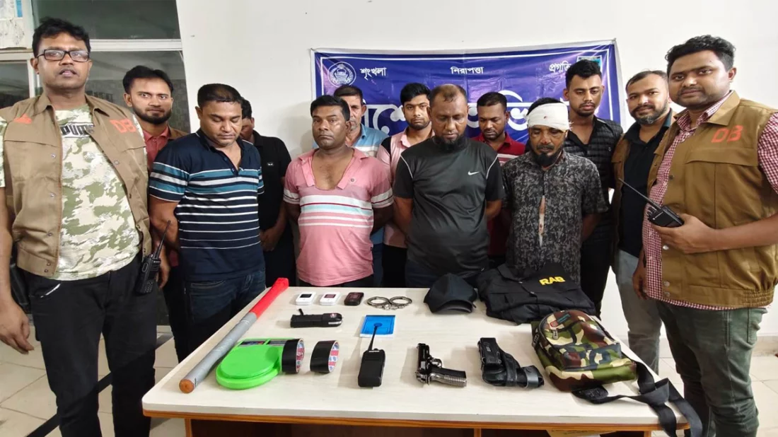 সাভারে ডিবি ছদ্মবেশে ২৫ লাখ টাকা ছিনতাই, ৯ ডাকাত গ্রেপ্তার