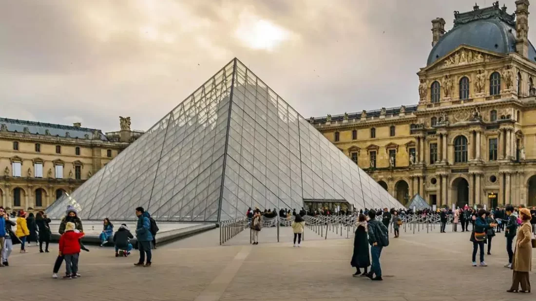 প্যারিসের লুভর জাদুঘরে ডাকাতি, একদিনের জন্য বন্ধ ঘোষণা