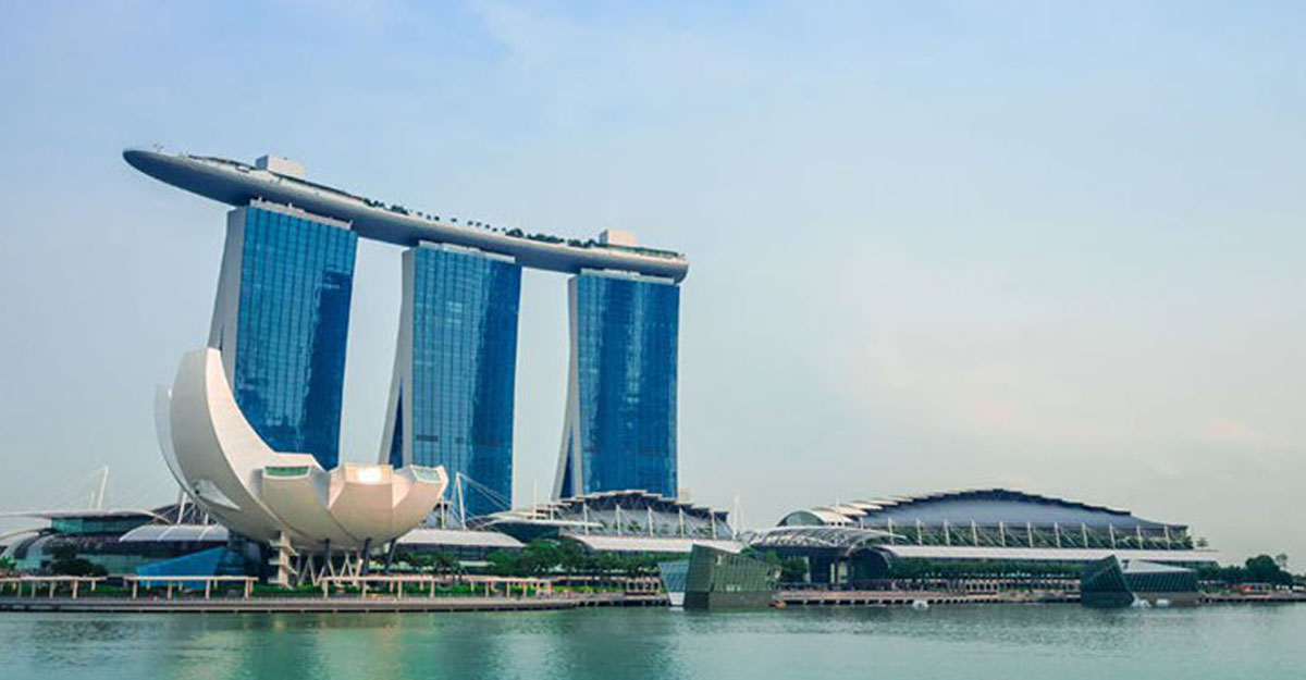 সিঙ্গাপুরে দুই ভারতীয়কে যৌনকর্মী মারধর ও ডাকাতির অভিযোগে ৫ বছরের কারাদণ্ড