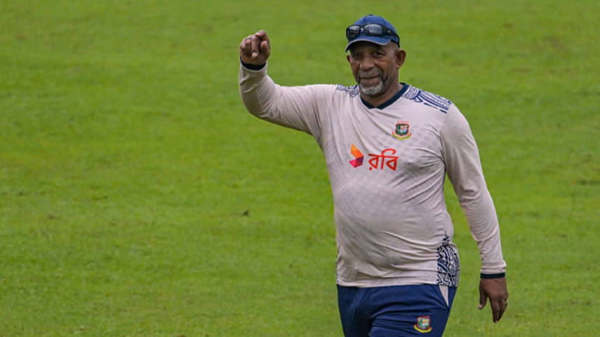 শ্রীলঙ্কা সিরিজের আগে ক্রিকেটারদের উন্নতি দেখতে চাই: সিমন্স