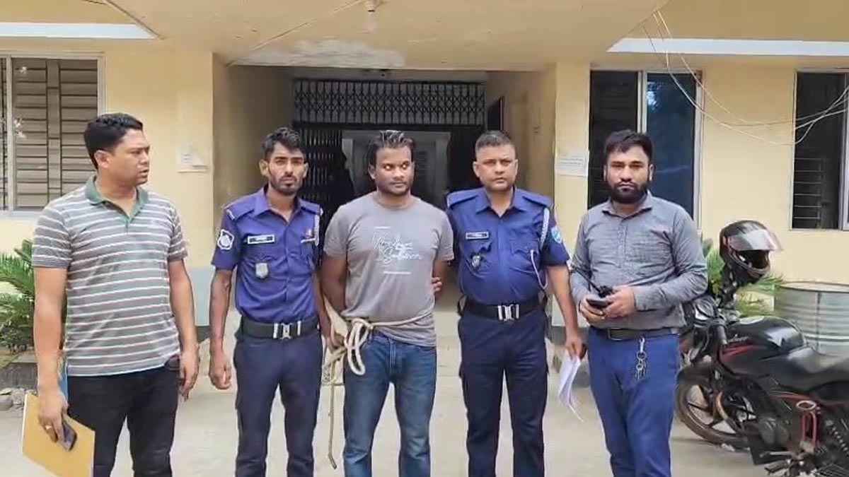 সোনারগাঁয়ে বিদেশি পিস্তল-গুলিসহ আটক ১