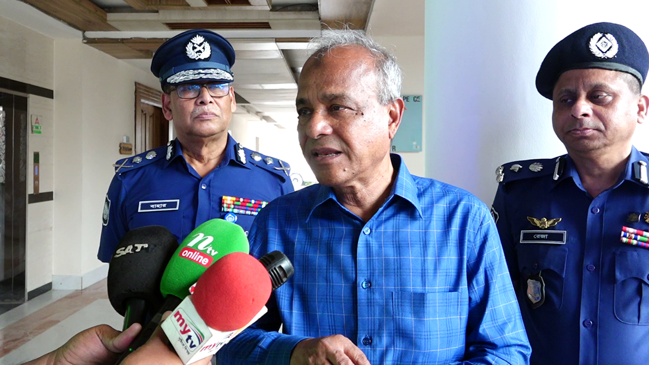 মব সৃষ্টিতে পুলিশের ভুল থাকলে তদন্ত করে ব্যবস্থা : স্বরাষ্ট্র উপদেষ্টা