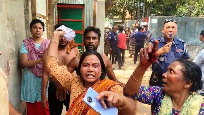 নেত্রকোনায় জমি দখলকে কেন্দ্র করে সংঘর্ষে আহত ৮