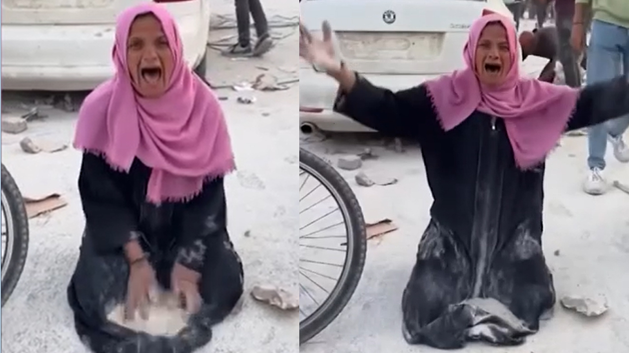রাস্তা থেকে আটা তুলে নিলেন গাজার নারী, হাত তুলে আল্লাহকে বিচার দিলেন