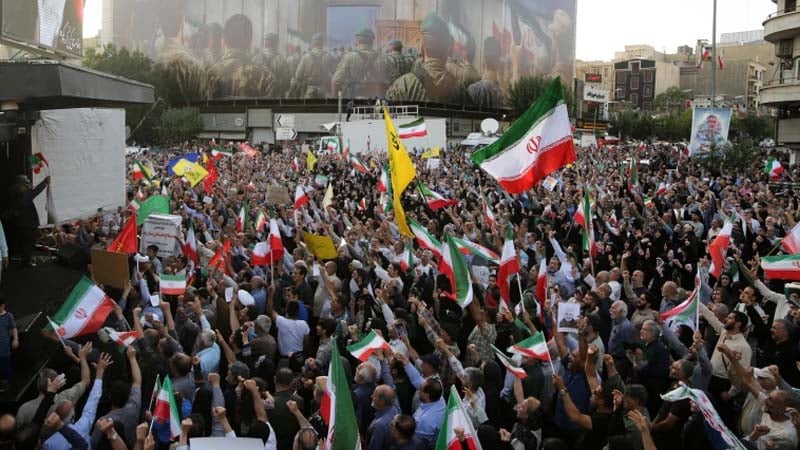 ইরানে বিক্ষোভে ফুঁসে উঠেছে জনগণ, অংশ নিলেন প্রেসিডেন্টও