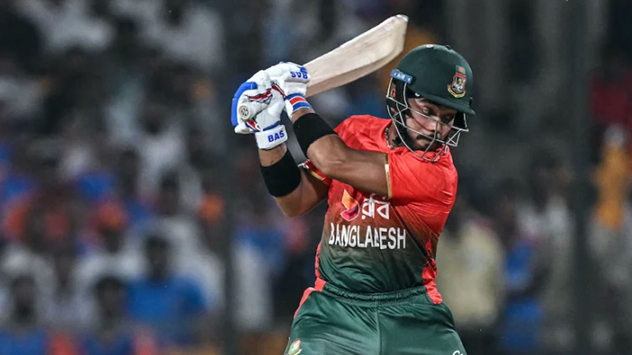 পারভেজ ইমনের ঝোড়ো ফিফটি