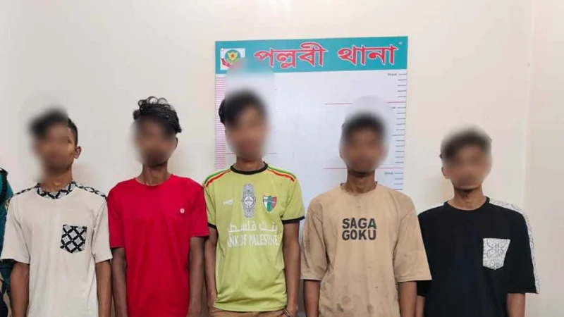 পল্লবীতে যৌথবাহিনীর অভিযানে ৫ ডাকাত গ্রেপ্তার