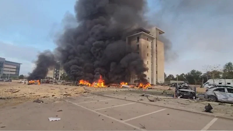 ইসরায়েলে মাইক্রোসফট-এর কার্যালয় ঘিরে হামলা, যা জানাল ইরান