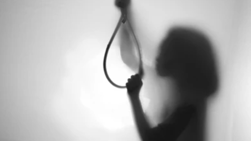 পাওনা টাকার জন্য নারীকে মারধরের পর, অপমানে আত্মহত্যা