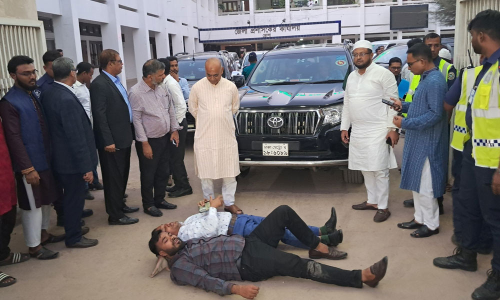 ভোলায় ৩ উপদেষ্টা অবরুদ্ধ