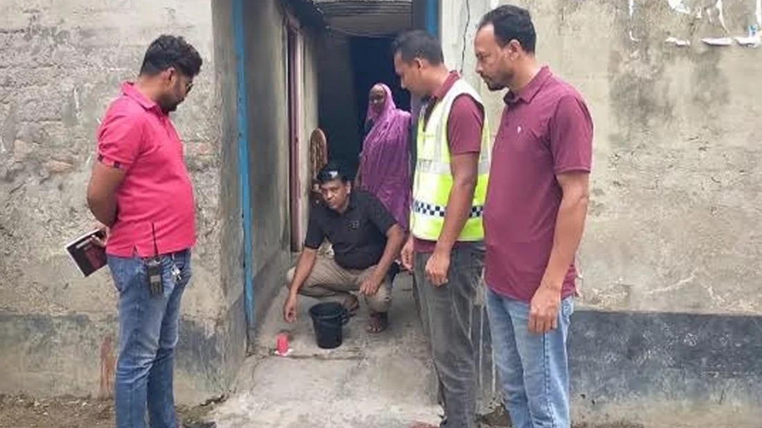 আওয়ামীলীগ নেতার বাড়ির সামনে বোমাসদৃশ বস্তু ও হুমকি চিরকুট উদ্ধার